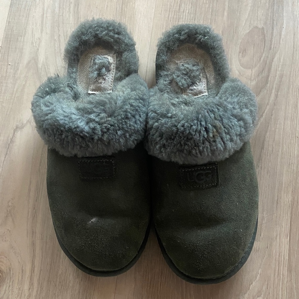 UGG Women’s Dark Gray Slippers 9